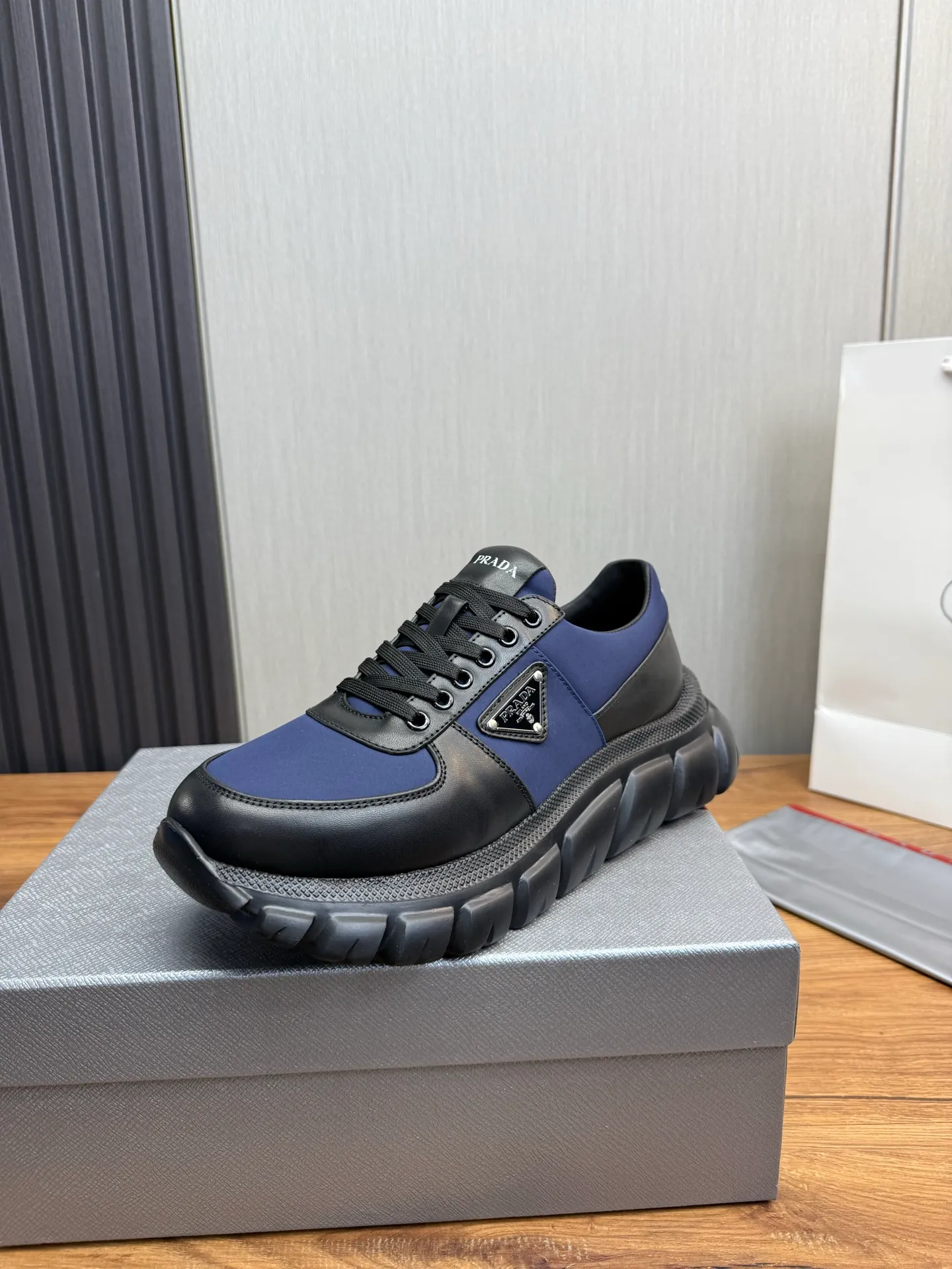 Men's shoes 💰580💰 [PRADA] Men's shoes are popular in the counter, official website is synchronized, 1 high-quality shipment ✔️Imported cowhide fabric + cowhide lining, 1🆚1 replica, original sole, 38-45 (45 customized, non-refundable)